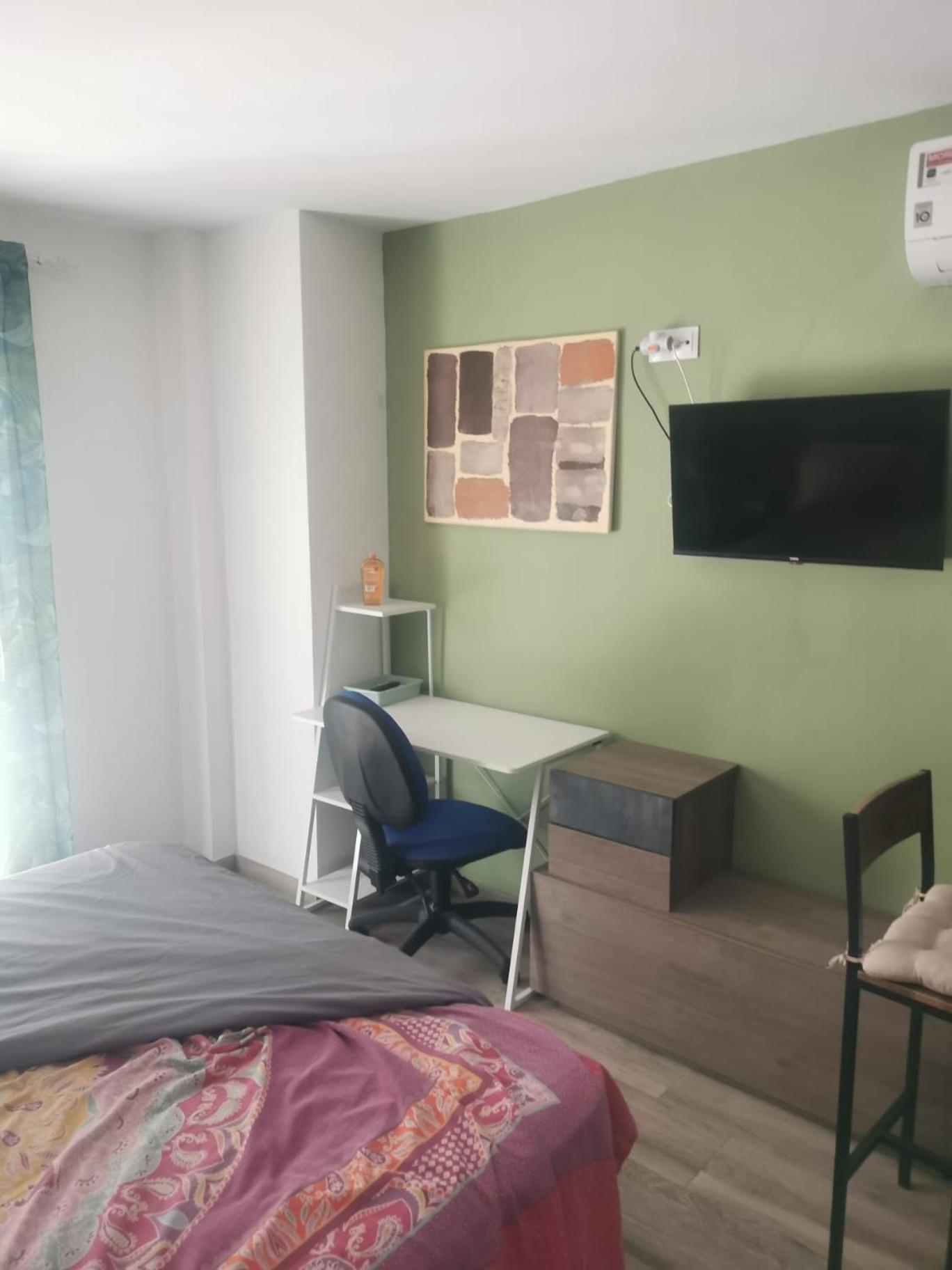 Casa Hombre Blanco Apartment Malaga Exterior photo